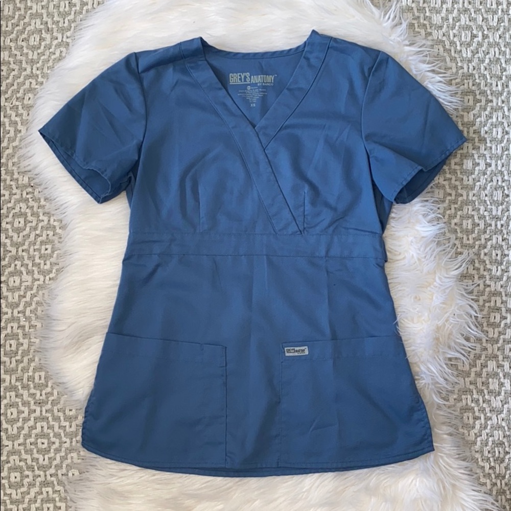 {grey’s anatomy} blue scrub top • xsmall